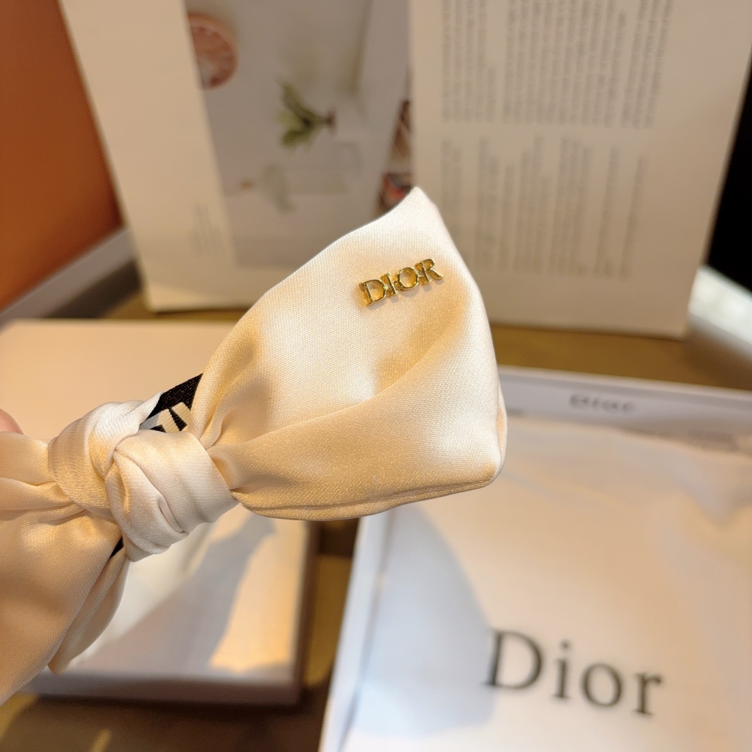 配包装
Dior（迪奥） 经典新款D字母真丝蝴蝶结宽版发箍,专柜品质 让你的魅力绽放 清新淑女范让时尚更