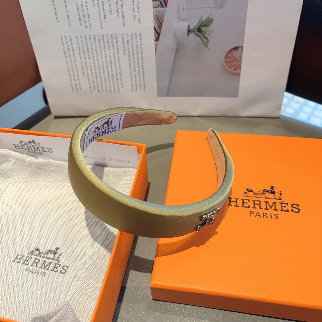 配包装
Hermes（爱马仕）  新款定制海绵发箍，网红同款  进口面料， 出口订单、细节全部实拍！特制