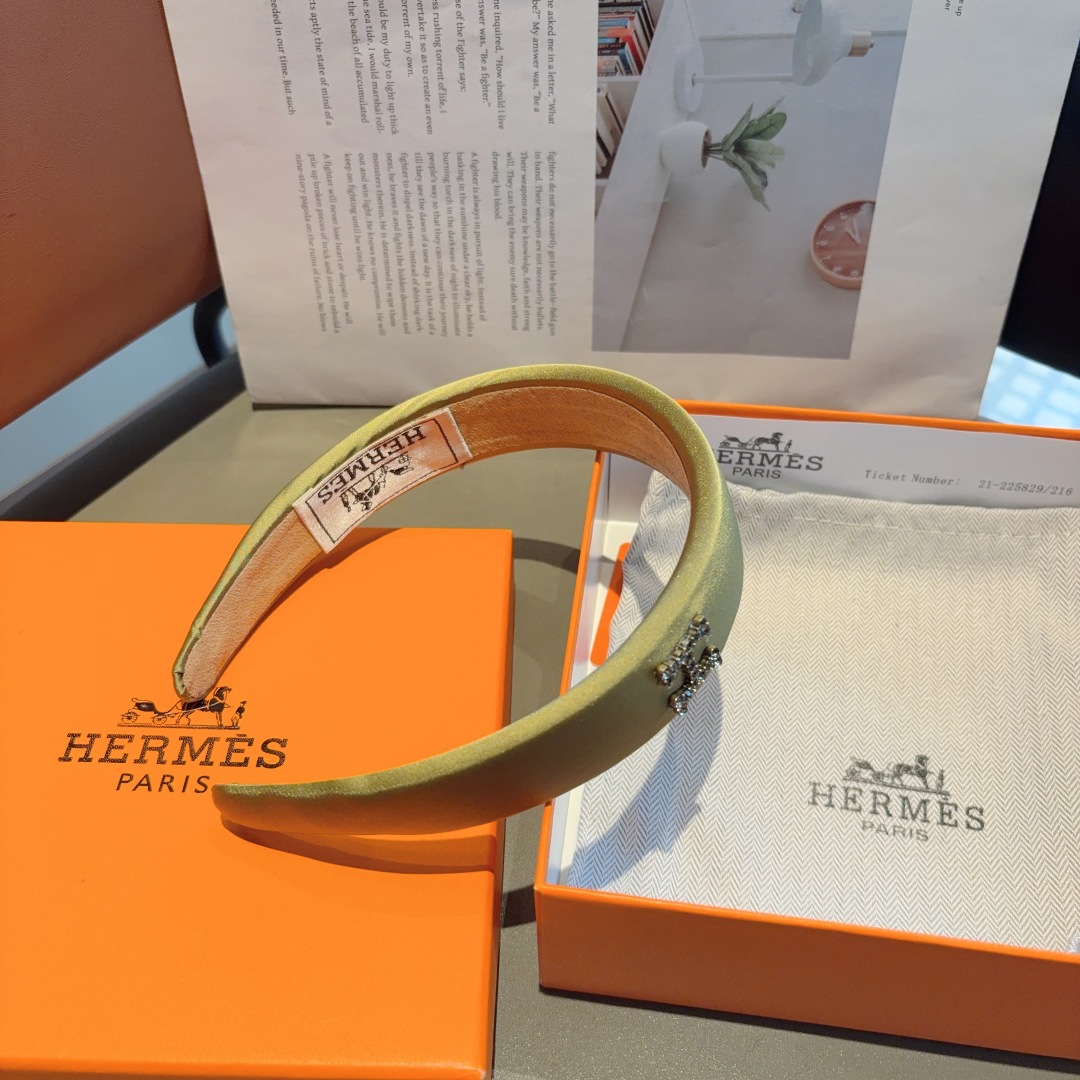 配包装
Hermes（爱马仕）  新款定制海绵发箍，网红同款  进口面料， 出口订单、细节全部实拍！特制
