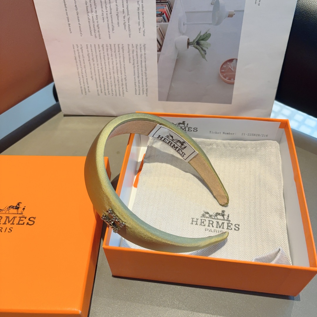 配包装
Hermes（爱马仕）  新款定制海绵发箍，网红同款  进口面料， 出口订单、细节全部实拍！特制