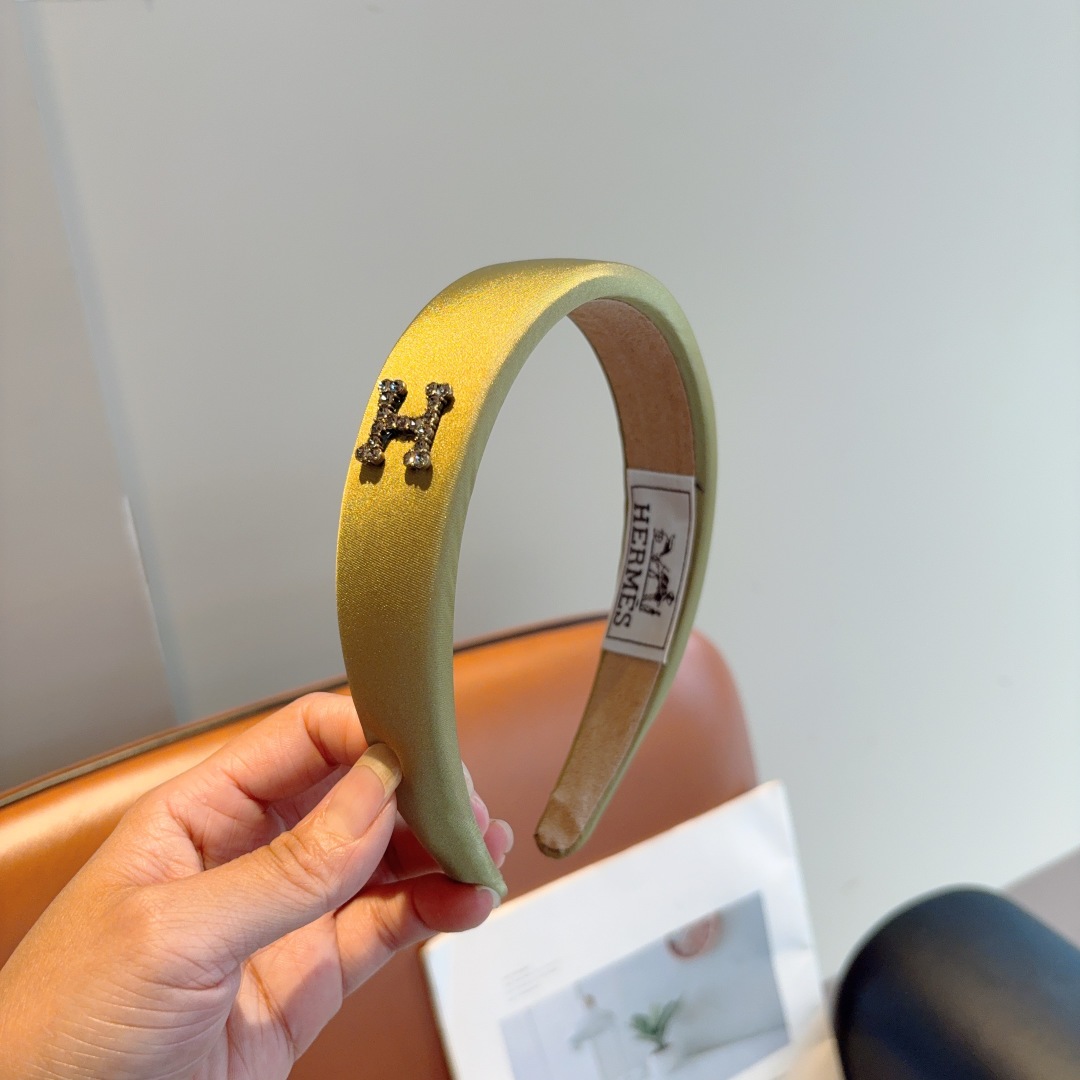 配包装
Hermes（爱马仕）  新款定制海绵发箍，网红同款  进口面料， 出口订单、细节全部实拍！特制