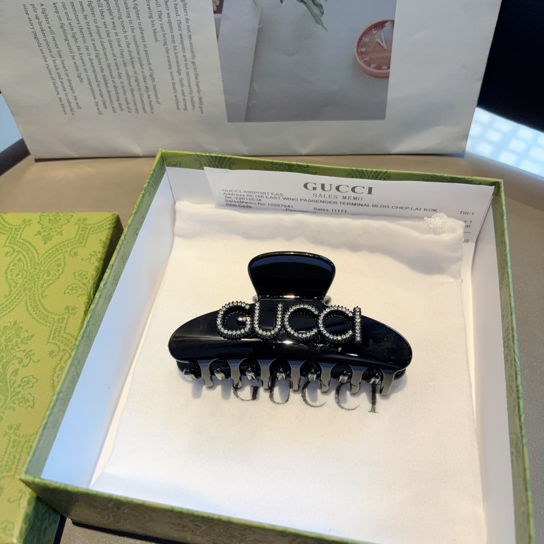 配包装（单个）
Gucci 古奇高颜值一字抓夹，百搭简约发夹 原单材质，女神必备单品，超级精致哦!名媛范