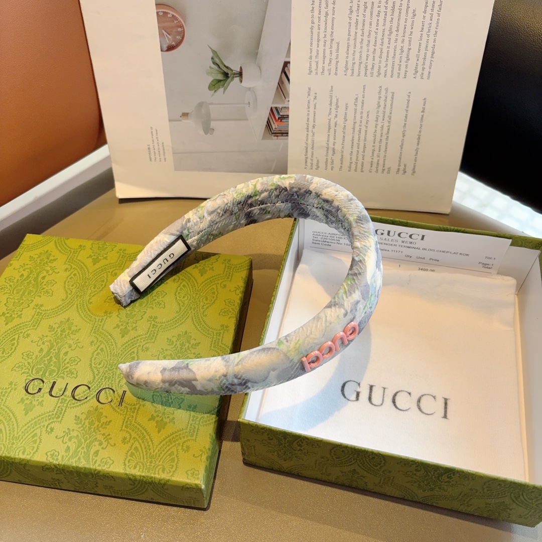 配包装
Gucci古奇 网红新款翠花布艺发箍，女神必备单品头箍，非常百搭，时尚潮流！