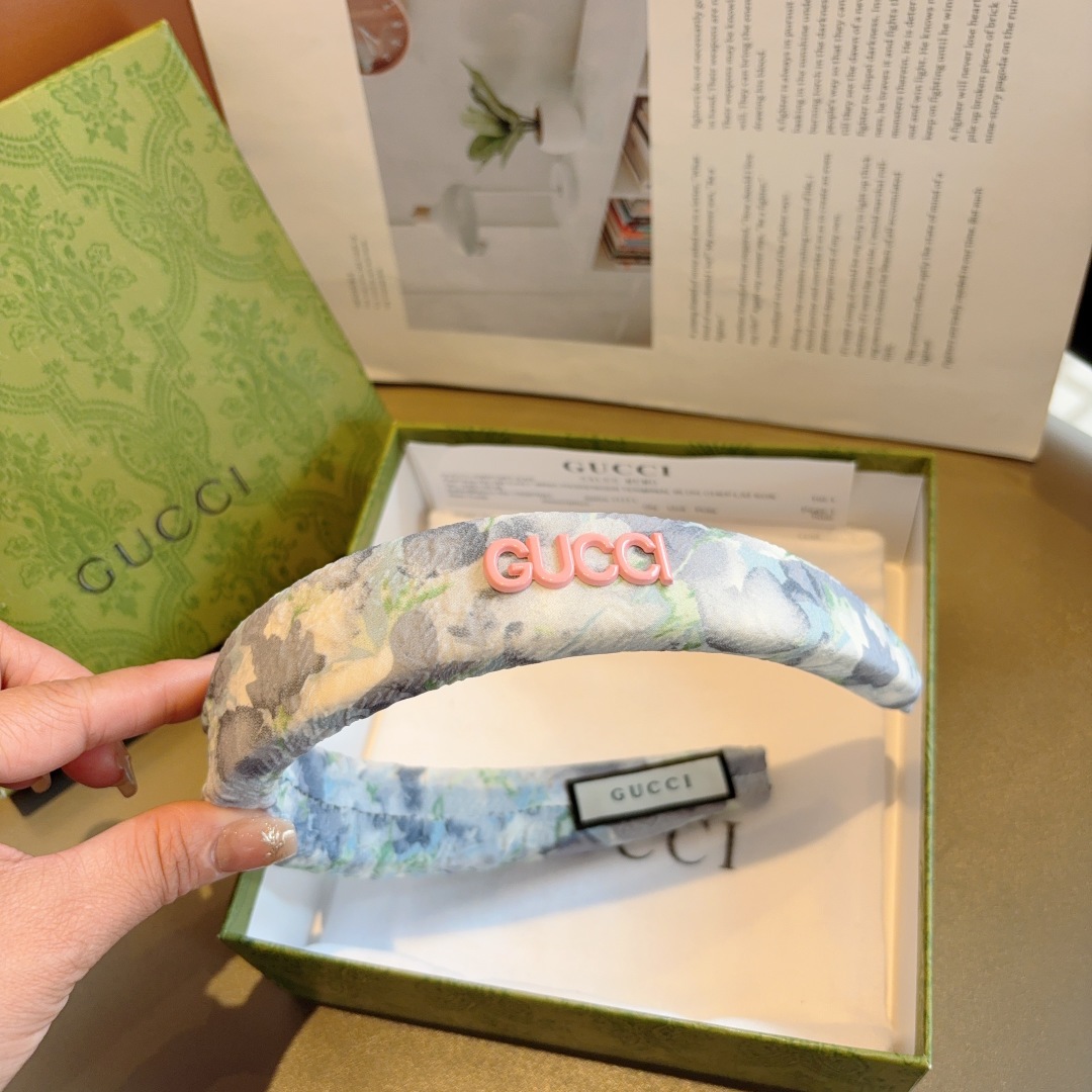配包装
Gucci古奇 网红新款翠花布艺发箍，女神必备单品头箍，非常百搭，时尚潮流！