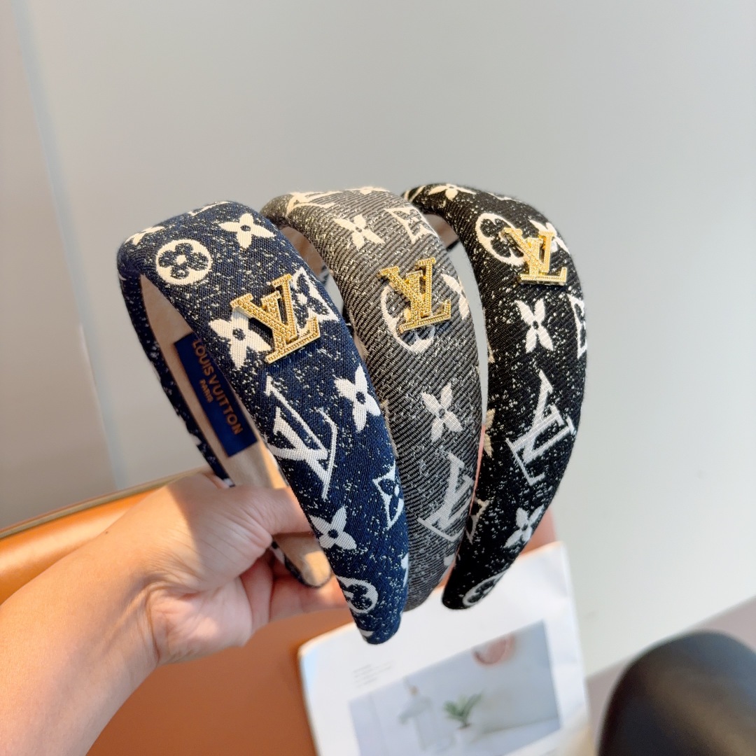 配包装
LV 路易威登 火爆新款宽版发箍，时尚头箍，专柜最最新款来袭💕时尚百搭，女神必入  ！
