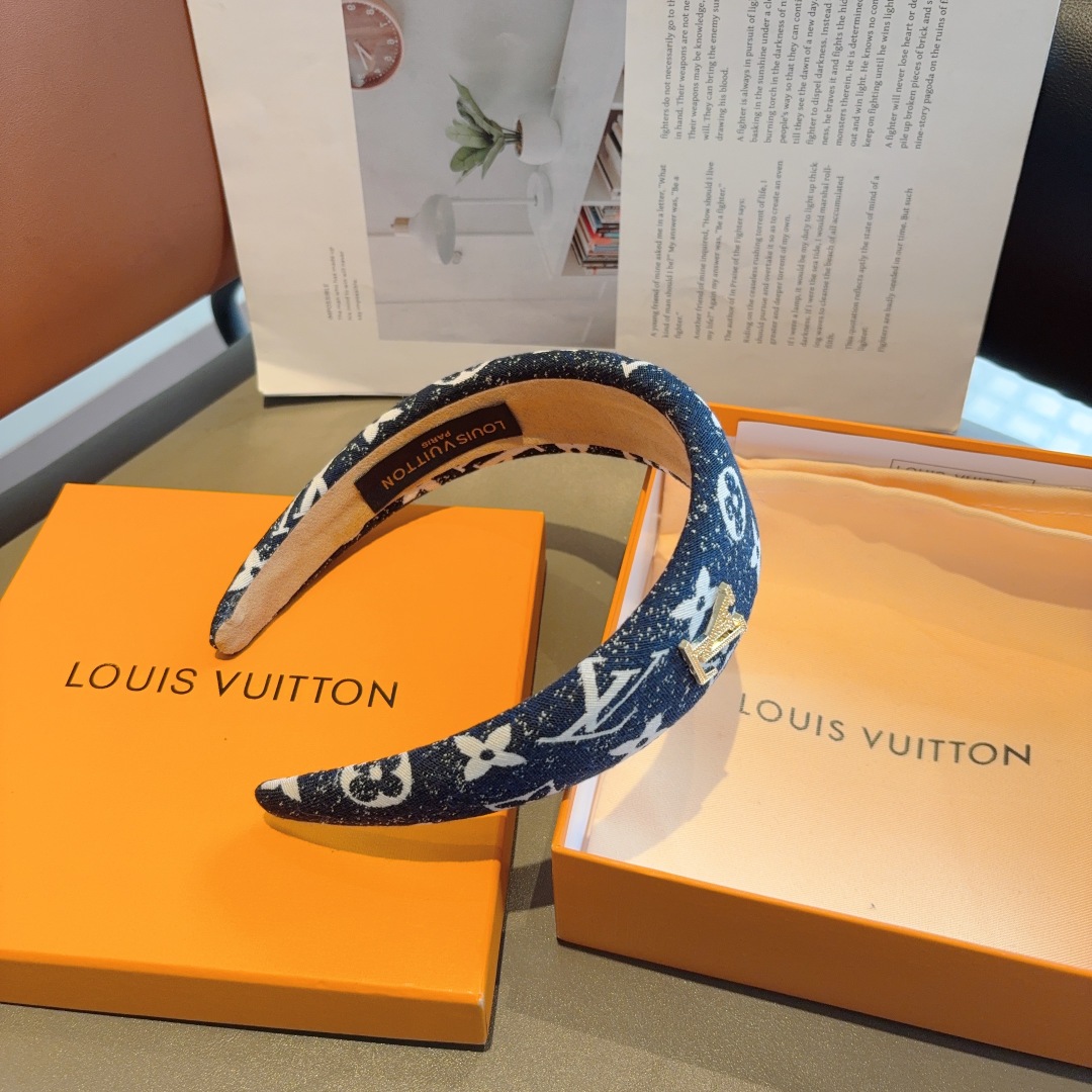 配包装
LV 路易威登 火爆新款宽版发箍，时尚头箍，专柜最最新款来袭💕时尚百搭，女神必入  ！