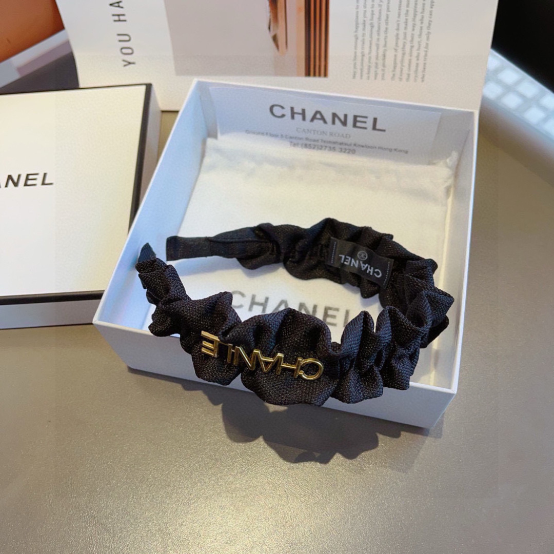 配包装
CHANEL（香奈儿）最新款小香发箍，香奶奶头箍，复古头箍，网红爆款推荐 超精致，时尚百搭！