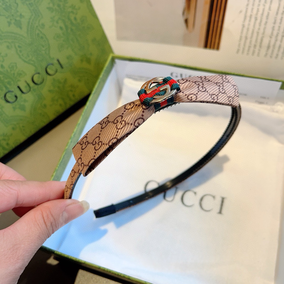 配包装
Gucci古奇 网红经典款小版发箍，女神必备单品头箍，非常百搭，时尚潮流！