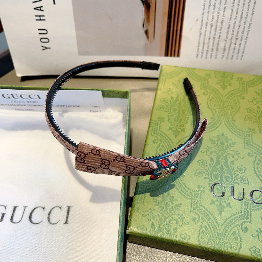 配包装
Gucci古奇 网红经典款小版发箍，女神必备单品头箍，非常百搭，时尚潮流！
