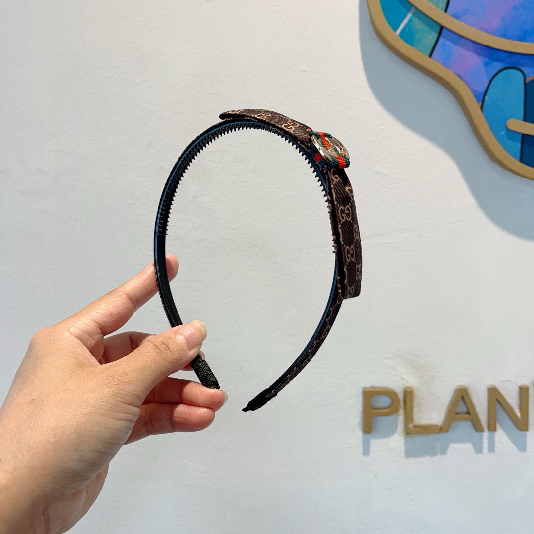 配包装
Gucci古奇 网红经典款小版发箍，女神必备单品头箍，非常百搭，时尚潮流！