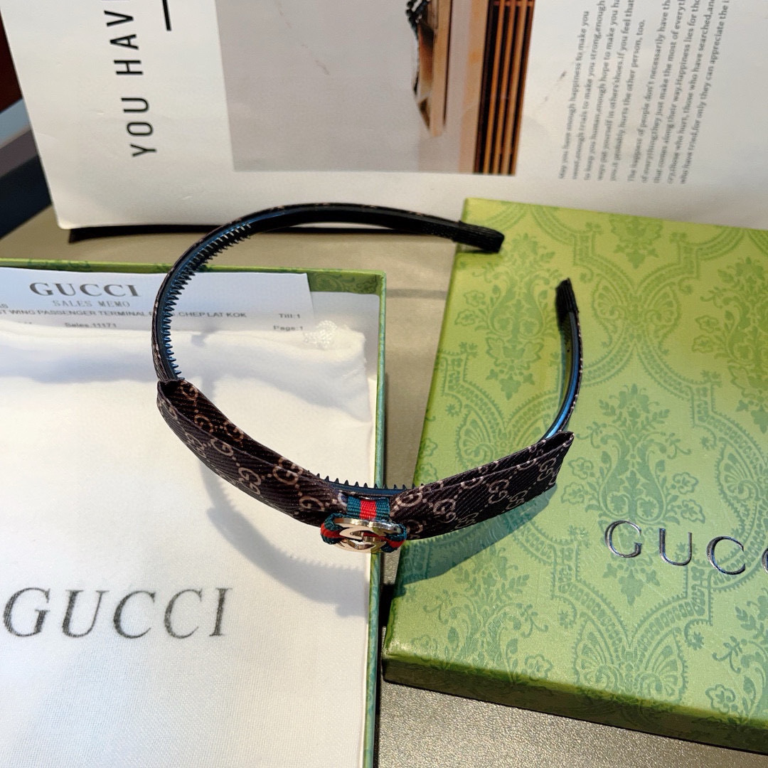 配包装
Gucci古奇 网红经典款小版发箍，女神必备单品头箍，非常百搭，时尚潮流！