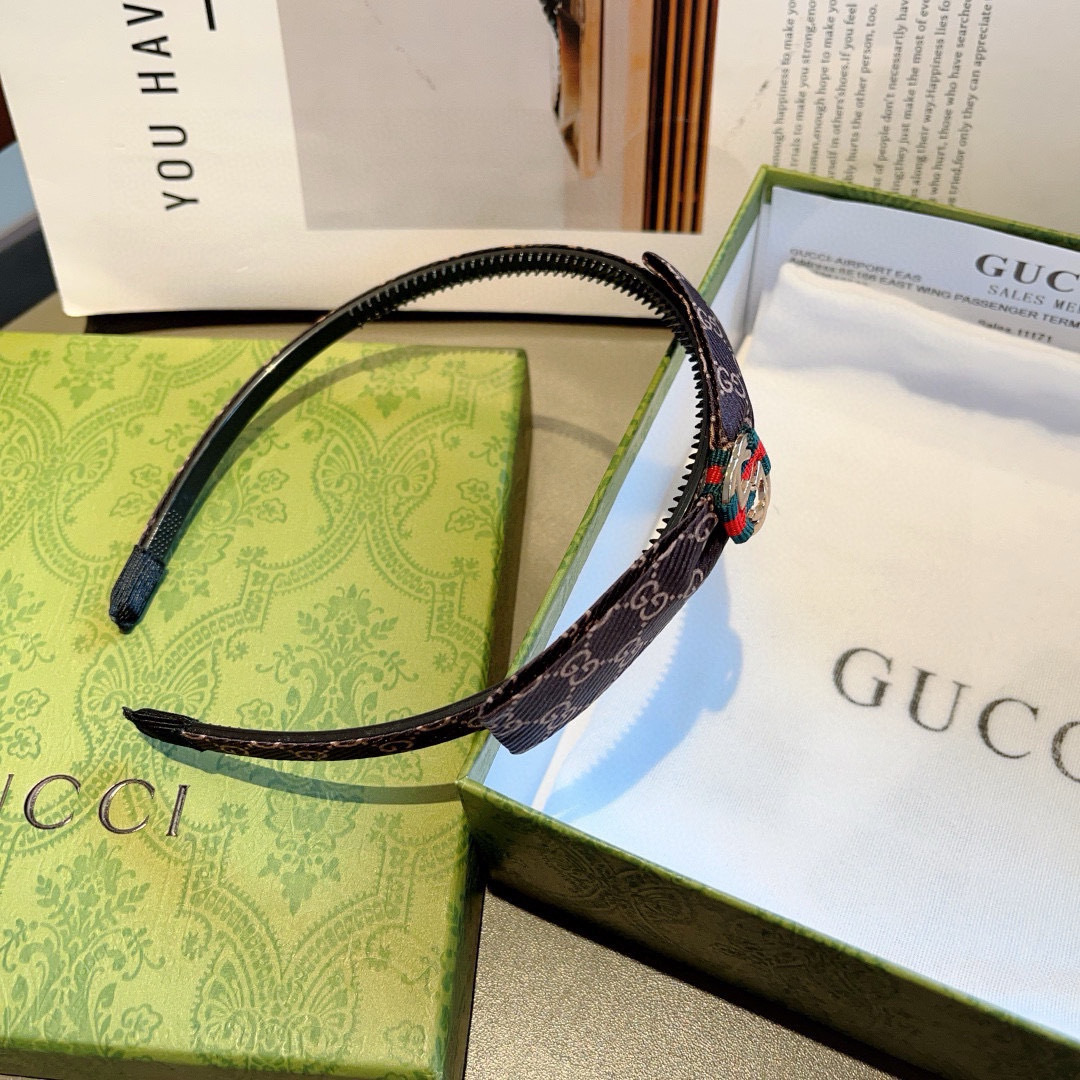 配包装
Gucci古奇 网红经典款小版发箍，女神必备单品头箍，非常百搭，时尚潮流！