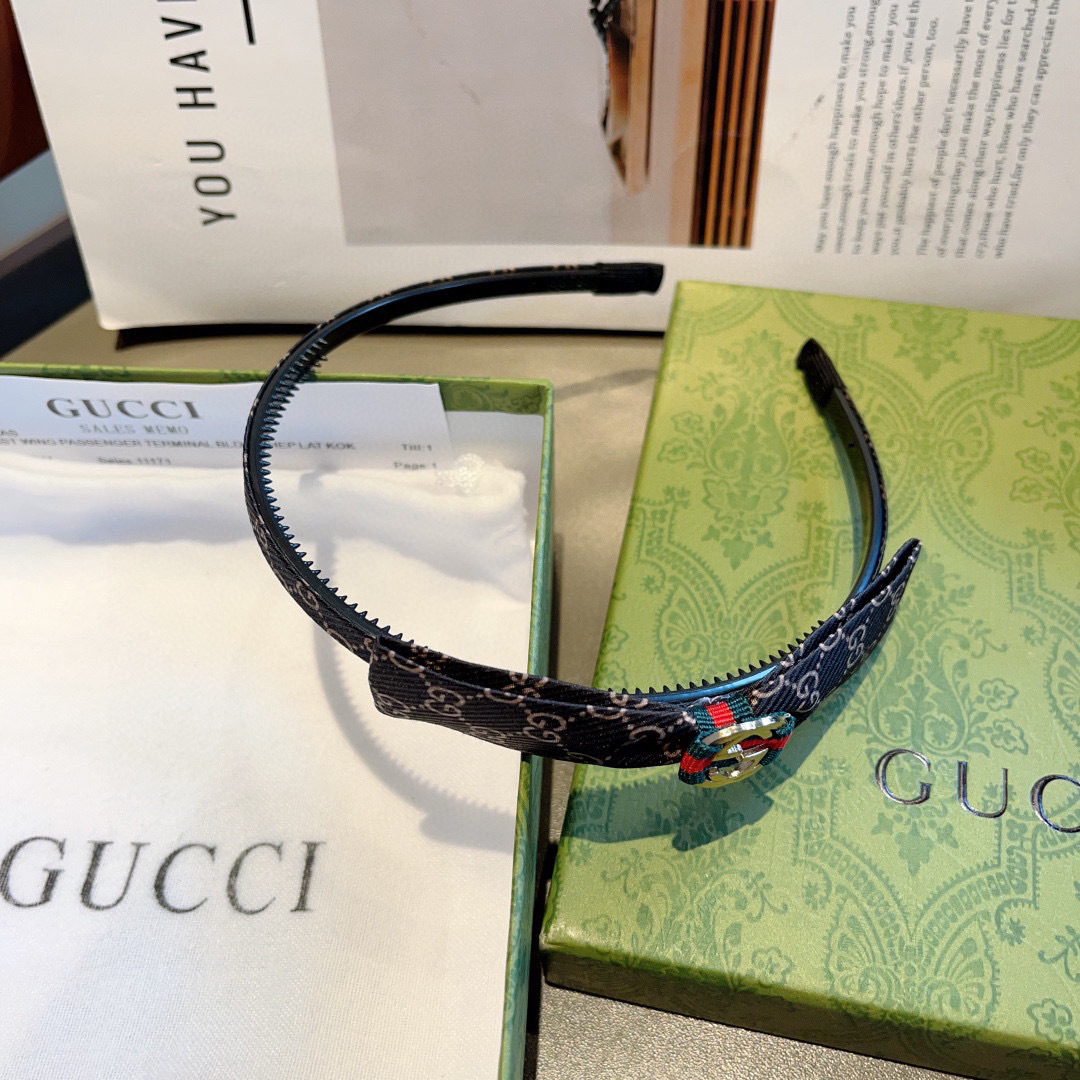 配包装
Gucci古奇 网红经典款小版发箍，女神必备单品头箍，非常百搭，时尚潮流！