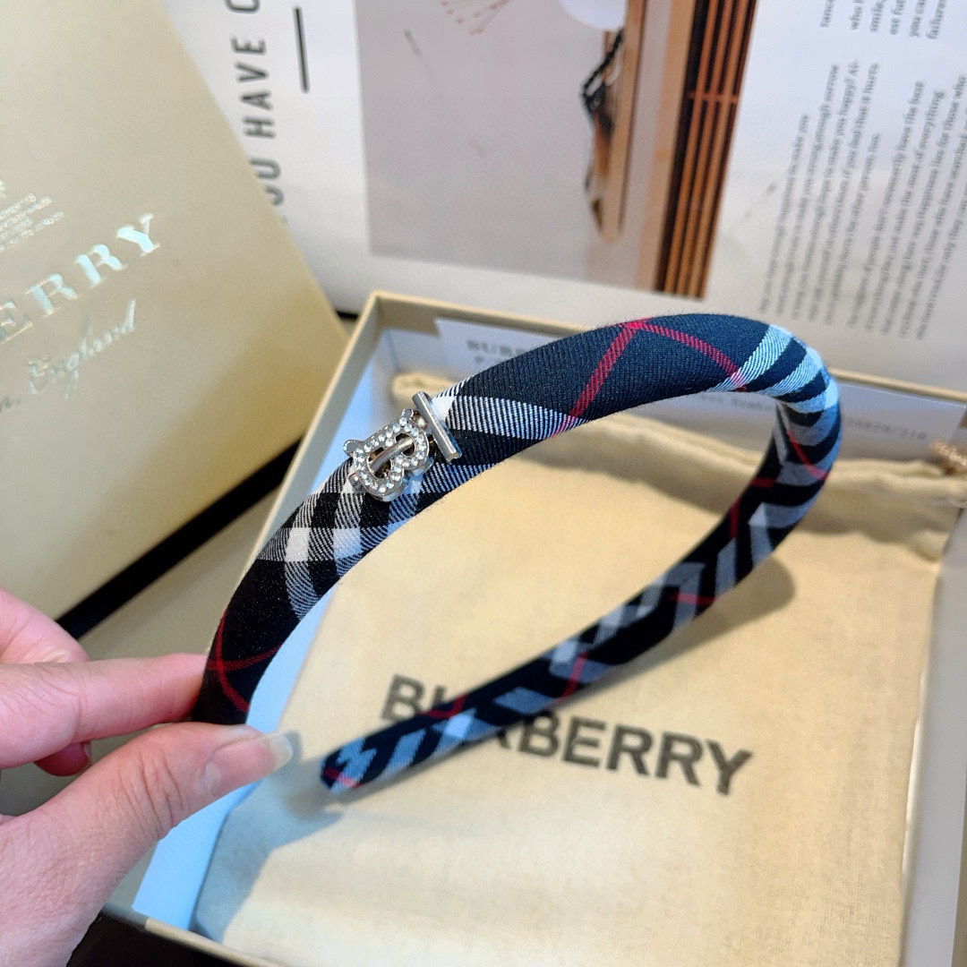 配包装
巴宝莉BURBERRY 新款高版格纹窄版发箍，客供面料头箍🎀细节全部实拍！非常耐看又百搭、适合各