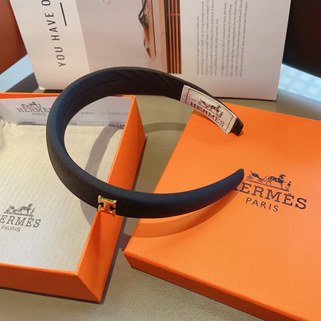 配包装
Hermes（爱马仕）  火爆定制款发箍，网红同款  进口面料， 出口订单、细节全部实拍！特制面