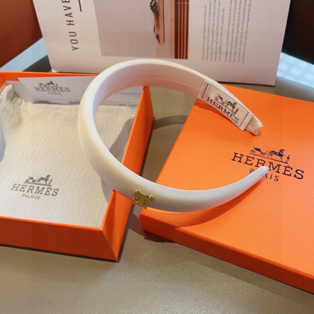 配包装
Hermes（爱马仕）  火爆定制款发箍，网红同款  进口面料， 出口订单、细节全部实拍！特制面