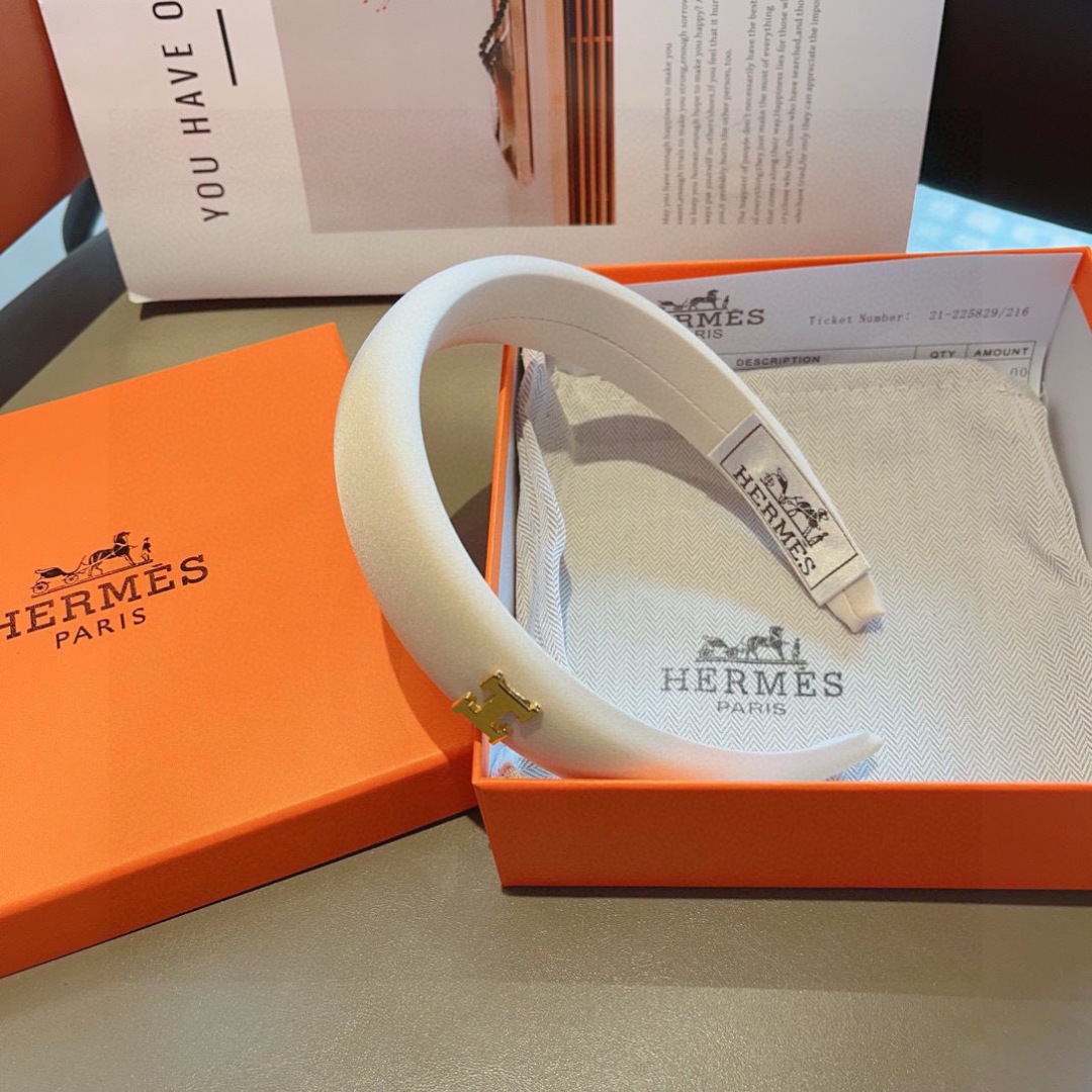 配包装
Hermes（爱马仕）  火爆定制款发箍，网红同款  进口面料， 出口订单、细节全部实拍！特制面