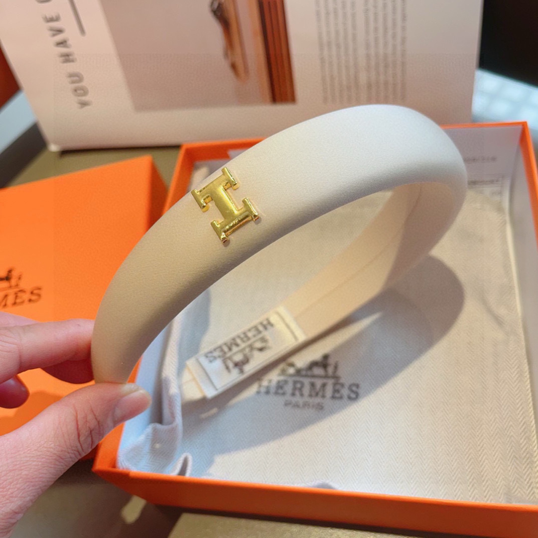 配包装
Hermes（爱马仕）  火爆定制款发箍，网红同款  进口面料， 出口订单、细节全部实拍！特制面