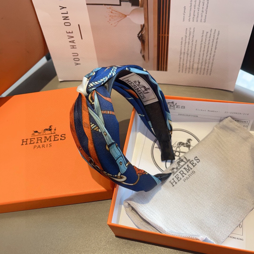 配包装
Hermes（爱马仕）  火爆定制款发箍，网红同款  进口真丝面料， 出口订单、细节全部实拍！特