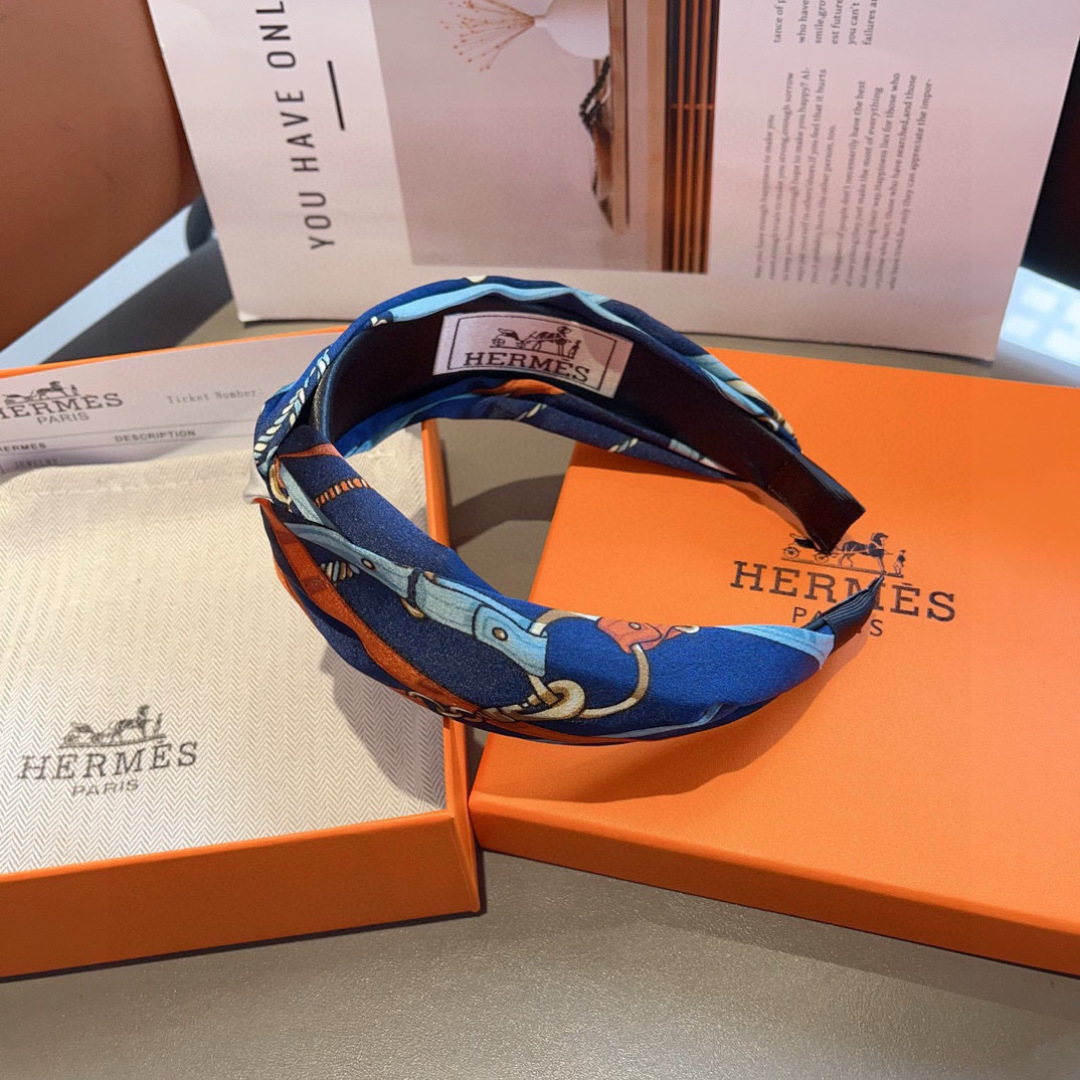配包装
Hermes（爱马仕）  火爆定制款发箍，网红同款  进口真丝面料， 出口订单、细节全部实拍！特