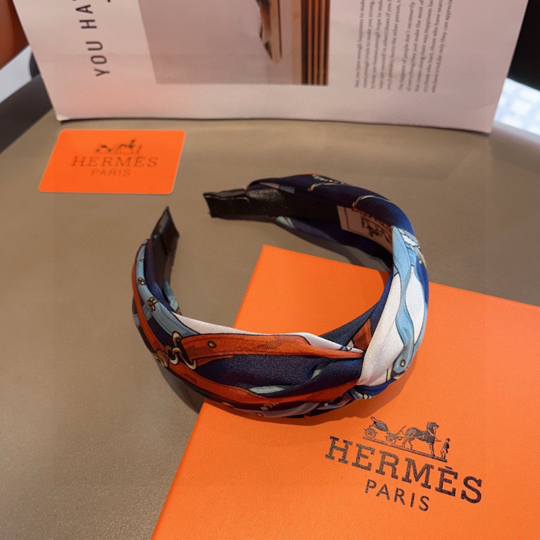 配包装
Hermes（爱马仕）  火爆定制款发箍，网红同款  进口真丝面料， 出口订单、细节全部实拍！特