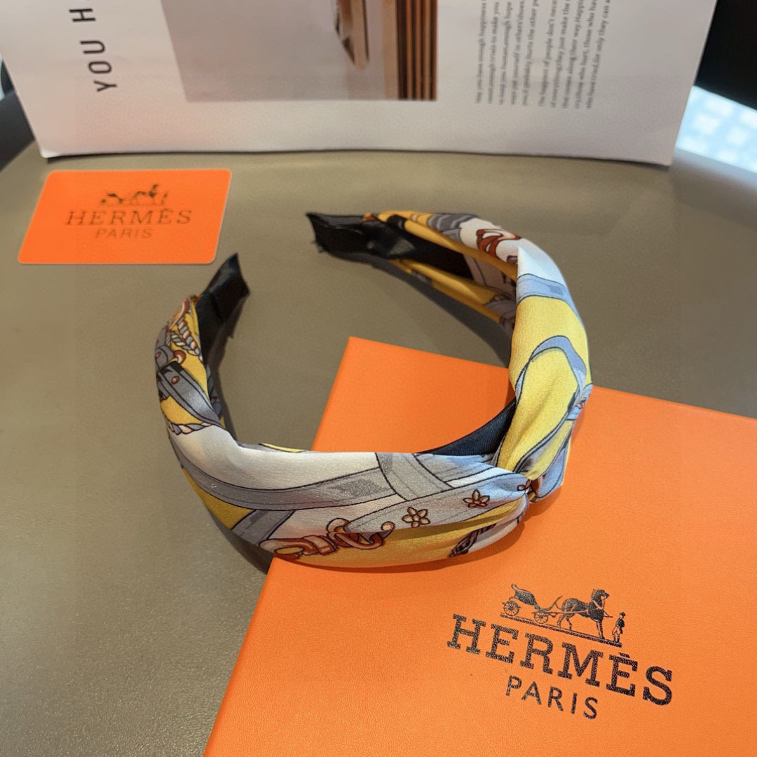配包装
Hermes（爱马仕）  火爆定制款发箍，网红同款  进口真丝面料， 出口订单、细节全部实拍！特