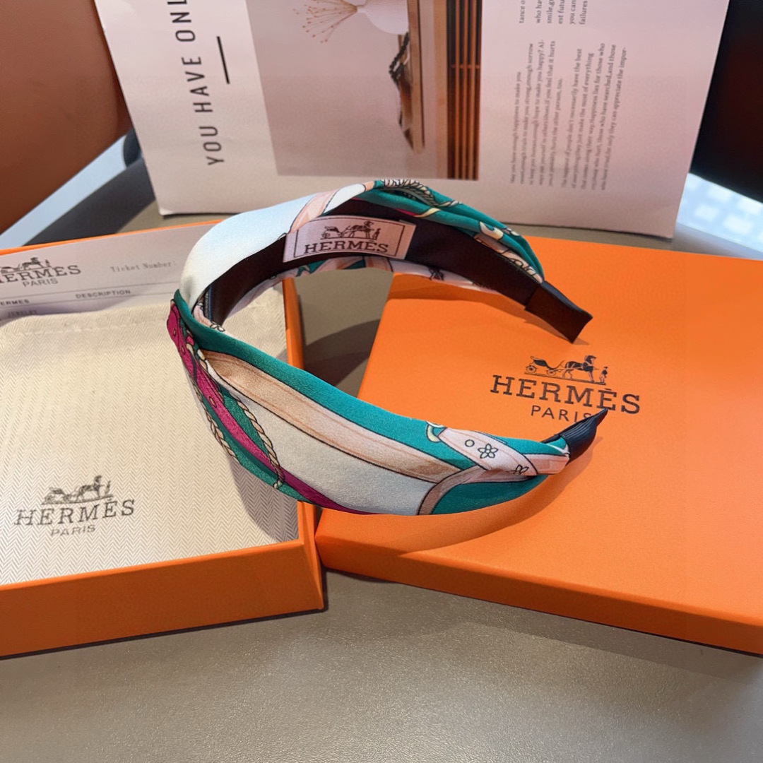 配包装
Hermes（爱马仕）  火爆定制款发箍，网红同款  进口真丝面料， 出口订单、细节全部实拍！特