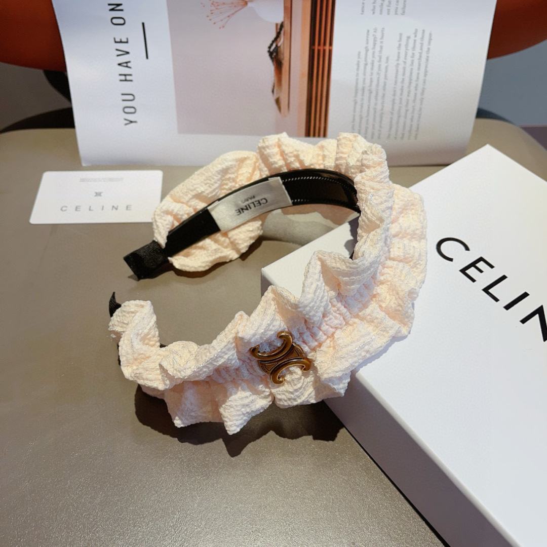 配包装
CELINE（赛琳）网红爆款发箍，佩戴舒适无压力，造型搭配必备！非常时尚百搭！女神必备！名媛范儿