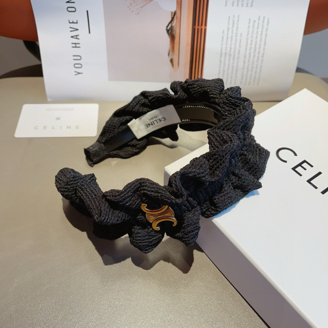配包装
CELINE（赛琳）网红爆款发箍，佩戴舒适无压力，造型搭配必备！非常时尚百搭！女神必备！名媛范儿