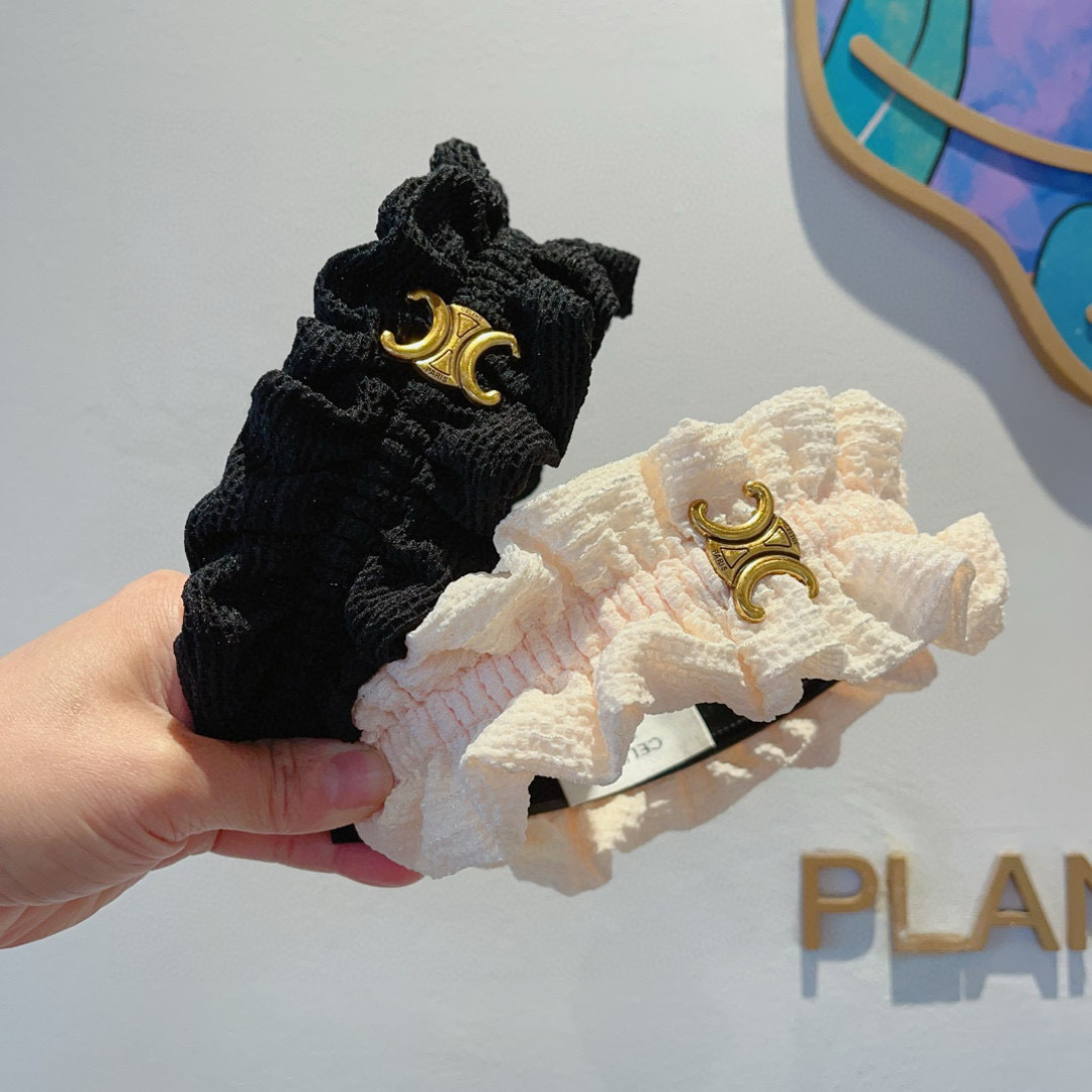 配包装
CELINE（赛琳）网红爆款发箍，佩戴舒适无压力，造型搭配必备！非常时尚百搭！女神必备！名媛范儿