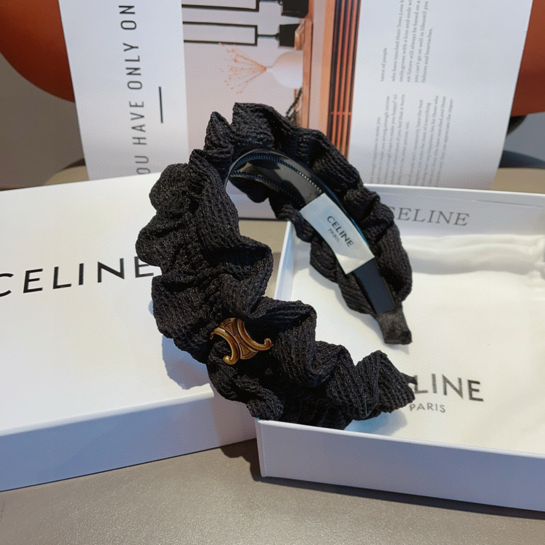 配包装
CELINE（赛琳）网红爆款发箍，佩戴舒适无压力，造型搭配必备！非常时尚百搭！女神必备！名媛范儿