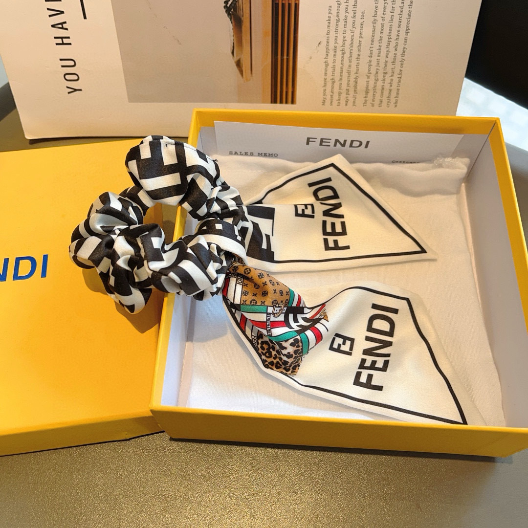 配包装
FENDI （芬迪）双F字母飘带马尾发圈 蝴蝶结肠圈，高档韩版皮筋，经典花型设计， 高端大气，名