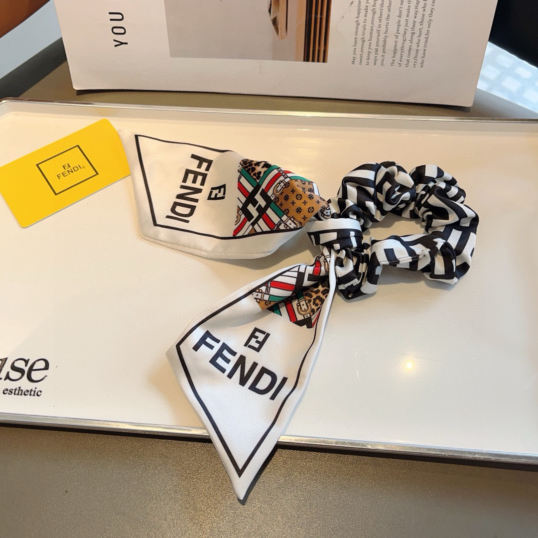 配包装
FENDI （芬迪）双F字母飘带马尾发圈 蝴蝶结肠圈，高档韩版皮筋，经典花型设计， 高端大气，名