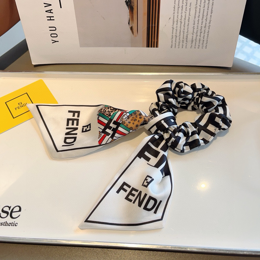 配包装
FENDI （芬迪）双F字母飘带马尾发圈 蝴蝶结肠圈，高档韩版皮筋，经典花型设计， 高端大气，名