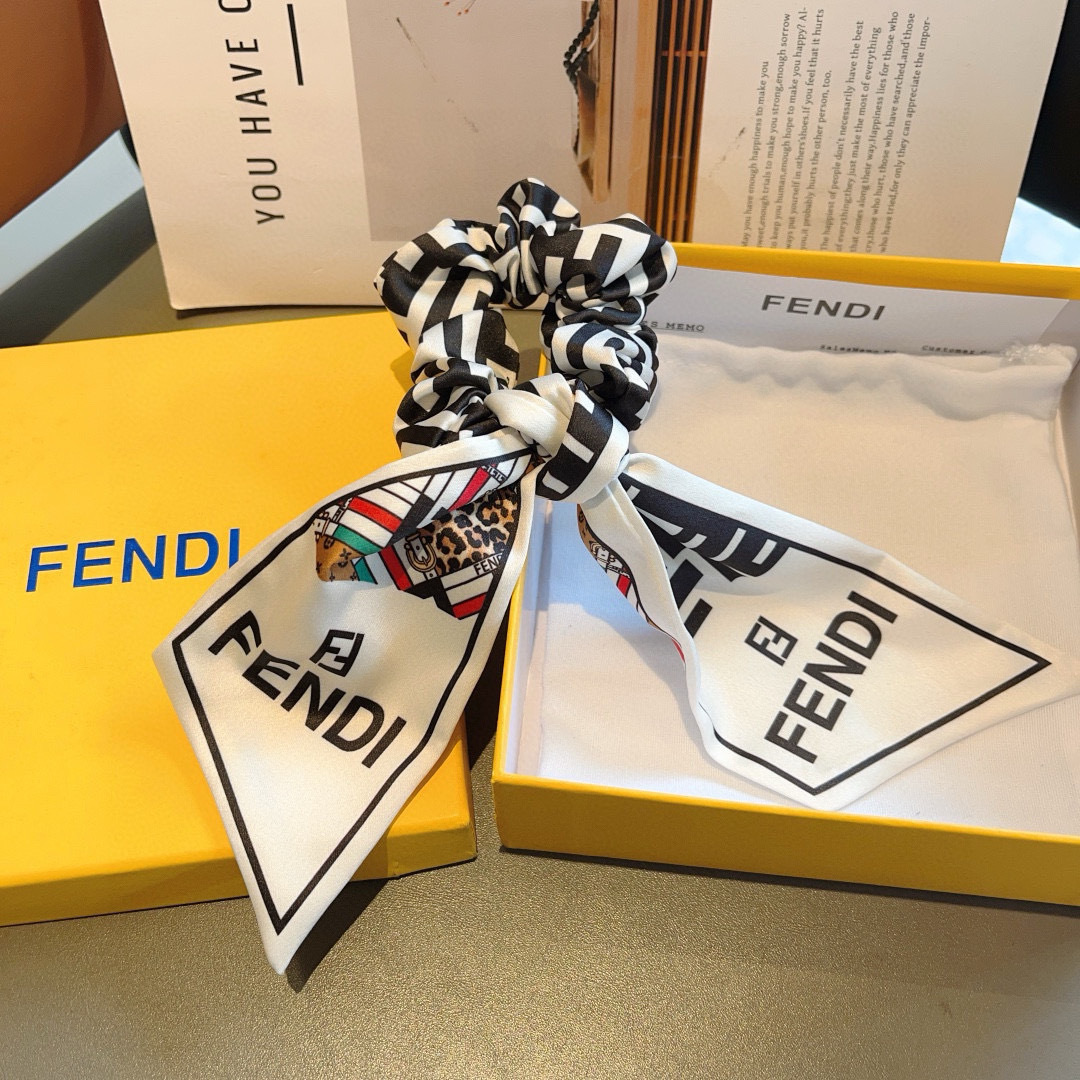 配包装
FENDI （芬迪）双F字母飘带马尾发圈 蝴蝶结肠圈，高档韩版皮筋，经典花型设计， 高端大气，名