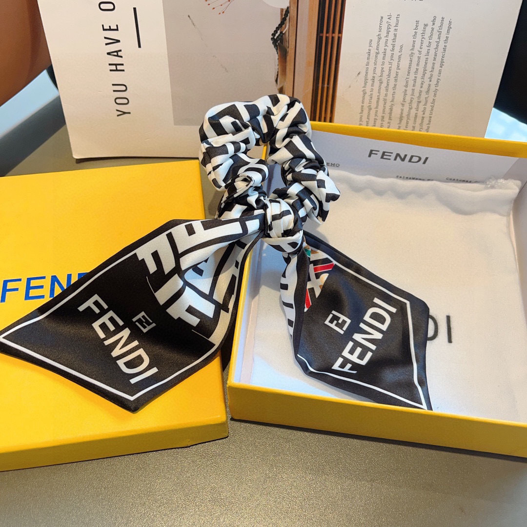 配包装
FENDI （芬迪）双F字母飘带马尾发圈 蝴蝶结肠圈，高档韩版皮筋，经典花型设计， 高端大气，名