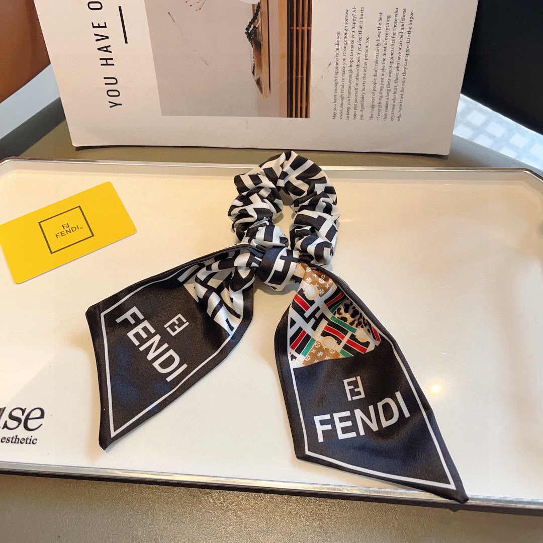 配包装
FENDI （芬迪）双F字母飘带马尾发圈 蝴蝶结肠圈，高档韩版皮筋，经典花型设计， 高端大气，名