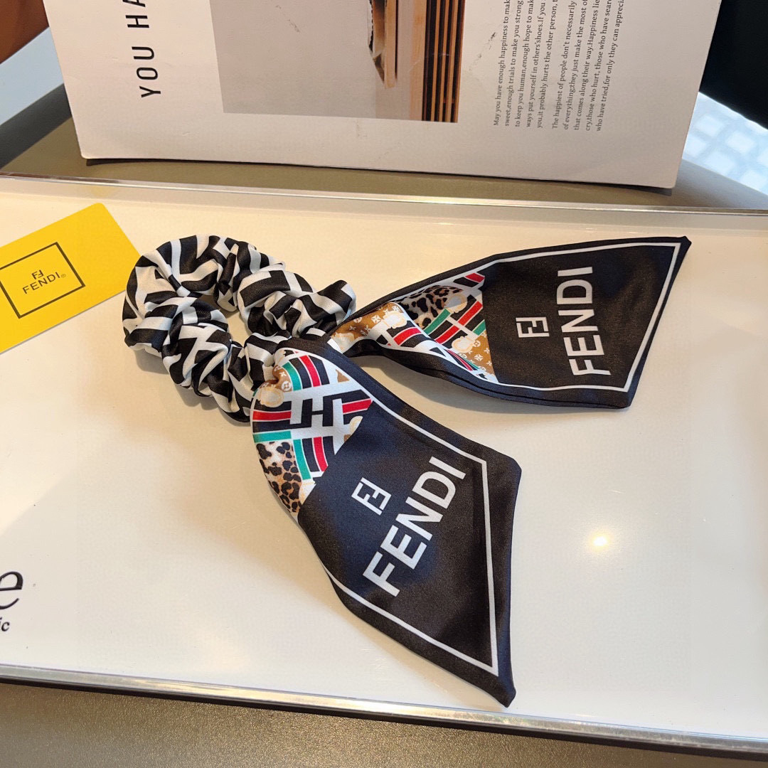 配包装
FENDI （芬迪）双F字母飘带马尾发圈 蝴蝶结肠圈，高档韩版皮筋，经典花型设计， 高端大气，名