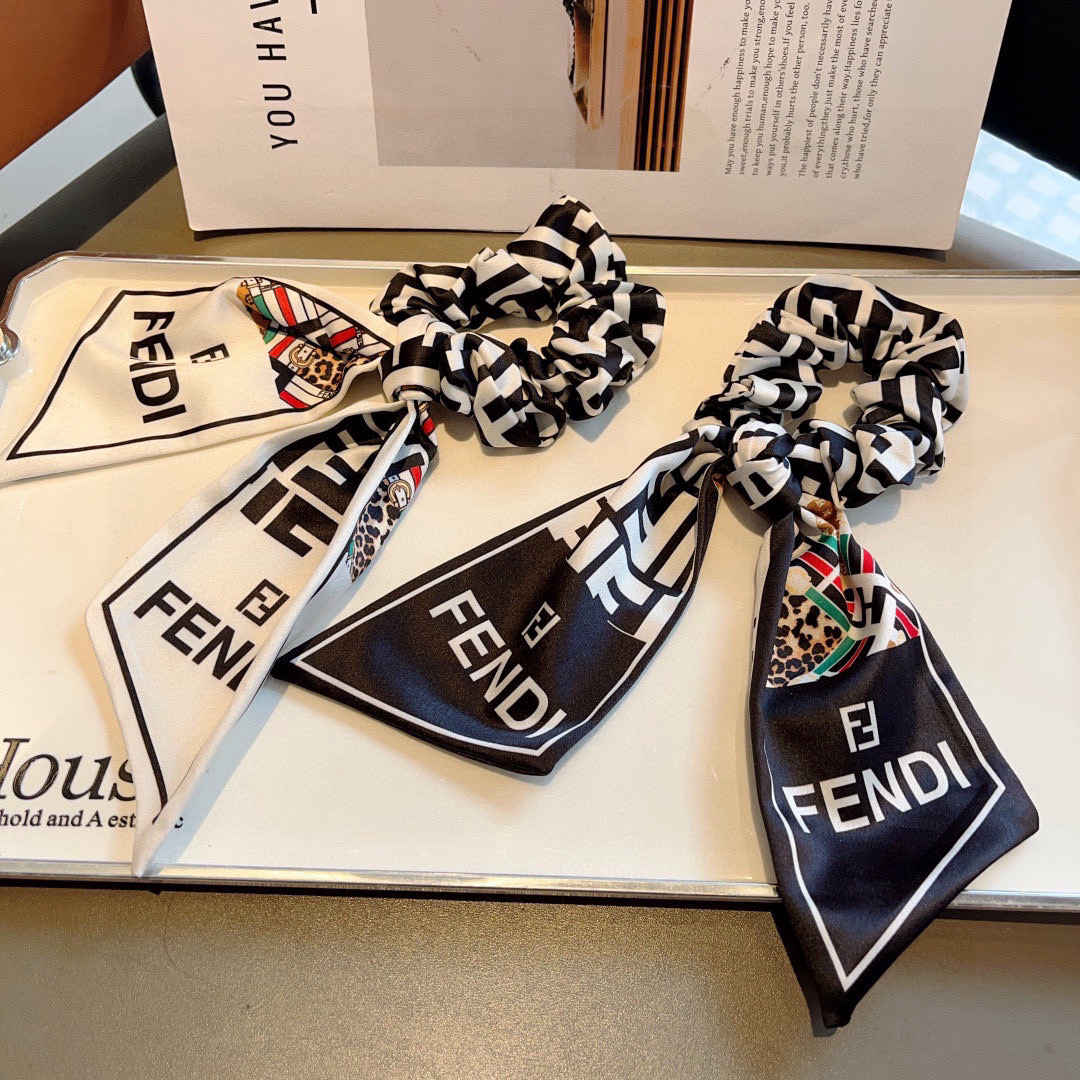 配包装
FENDI （芬迪）双F字母飘带马尾发圈 蝴蝶结肠圈，高档韩版皮筋，经典花型设计， 高端大气，名