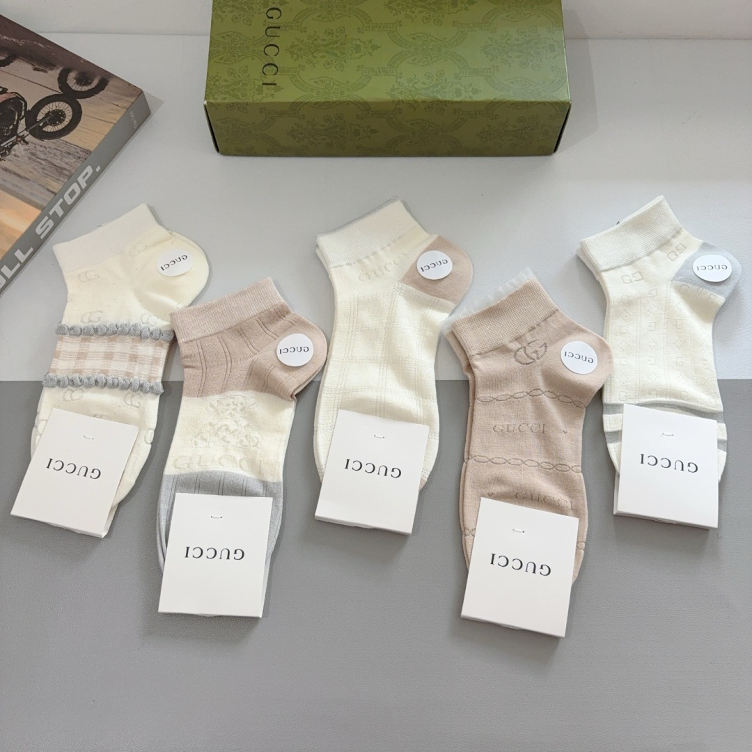 配包装【一盒5双】
Gucci （古奇）高品质。新款竹棉袜子❗️短筒袜子，ins明星网红推荐❗️火爆至极