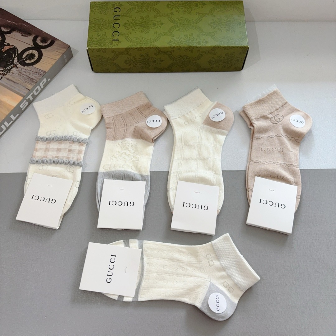 配包装【一盒5双】
Gucci （古奇）高品质。新款竹棉袜子❗️短筒袜子，ins明星网红推荐❗️火爆至极