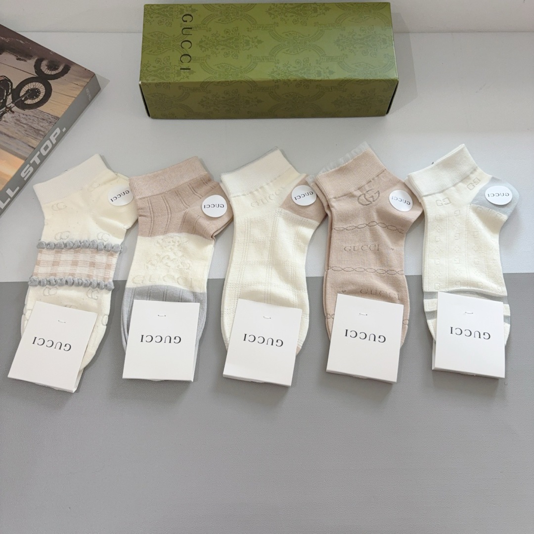 配包装【一盒5双】
Gucci （古奇）高品质。新款竹棉袜子❗️短筒袜子，ins明星网红推荐❗️火爆至极