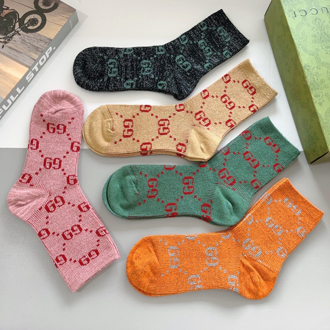 配包装（一盒5双）
 Gucci 古奇 经典新金丝中筒袜，双针双路面料，潮人必备 ，Gucci 爆款，个
