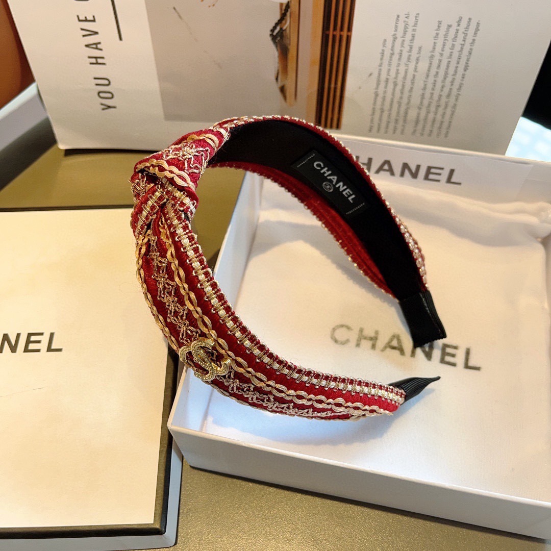 配包装
CHANEL（香奈儿）最新款小香发箍，复古头箍，网红爆款推荐 超精致，时尚百搭！