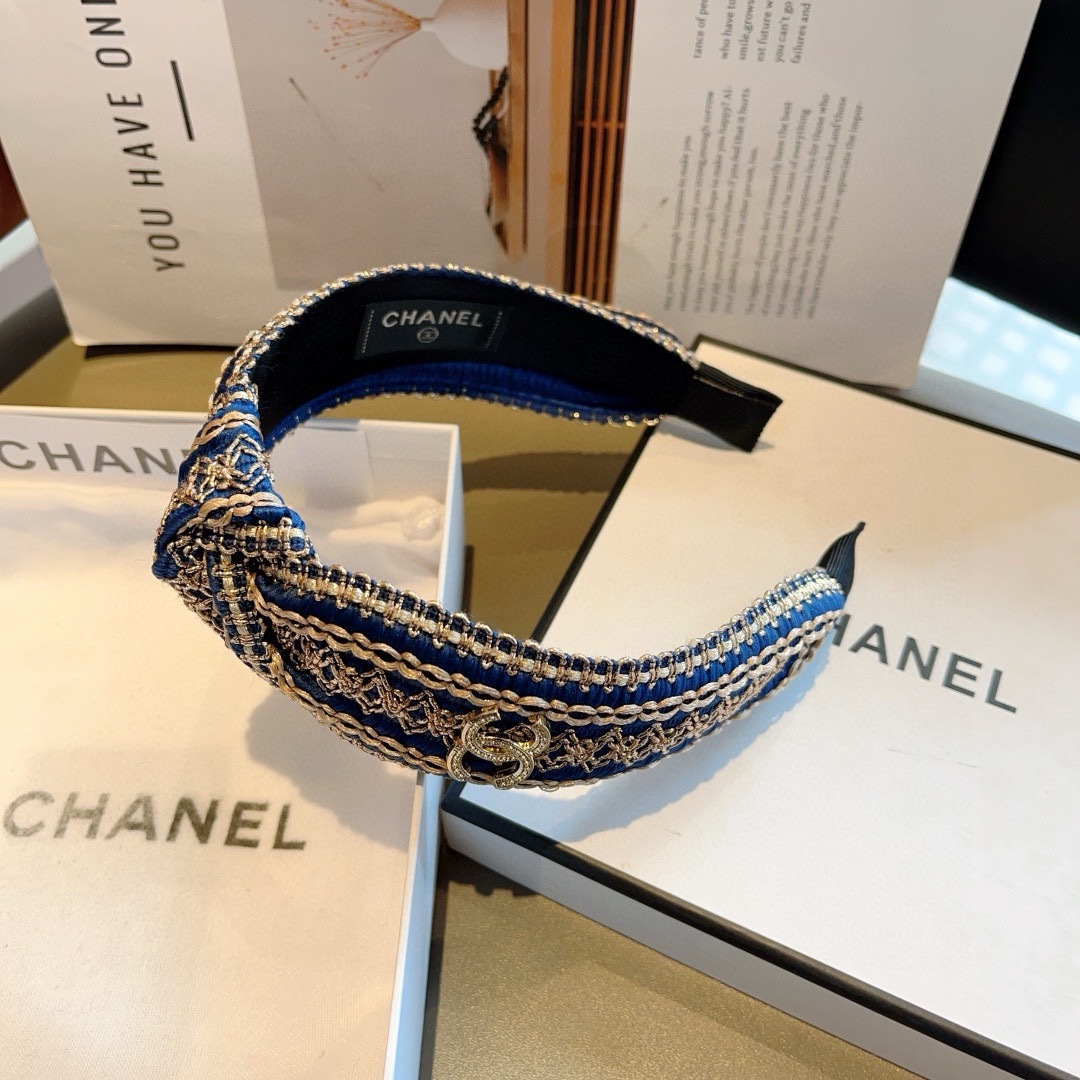 配包装
CHANEL（香奈儿）最新款小香发箍，复古头箍，网红爆款推荐 超精致，时尚百搭！