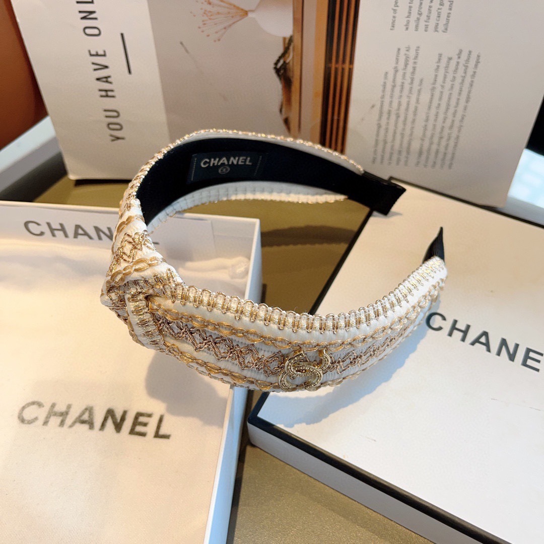 配包装
CHANEL（香奈儿）最新款小香发箍，复古头箍，网红爆款推荐 超精致，时尚百搭！