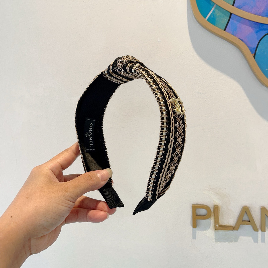 配包装
CHANEL（香奈儿）最新款小香发箍，复古头箍，网红爆款推荐 超精致，时尚百搭！
