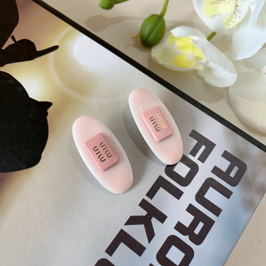配包装 （一对）
miumiu（缪缪） 新款网红法式bb夹、经典字母logo边夹刘海夹发饰， 高级感日韩