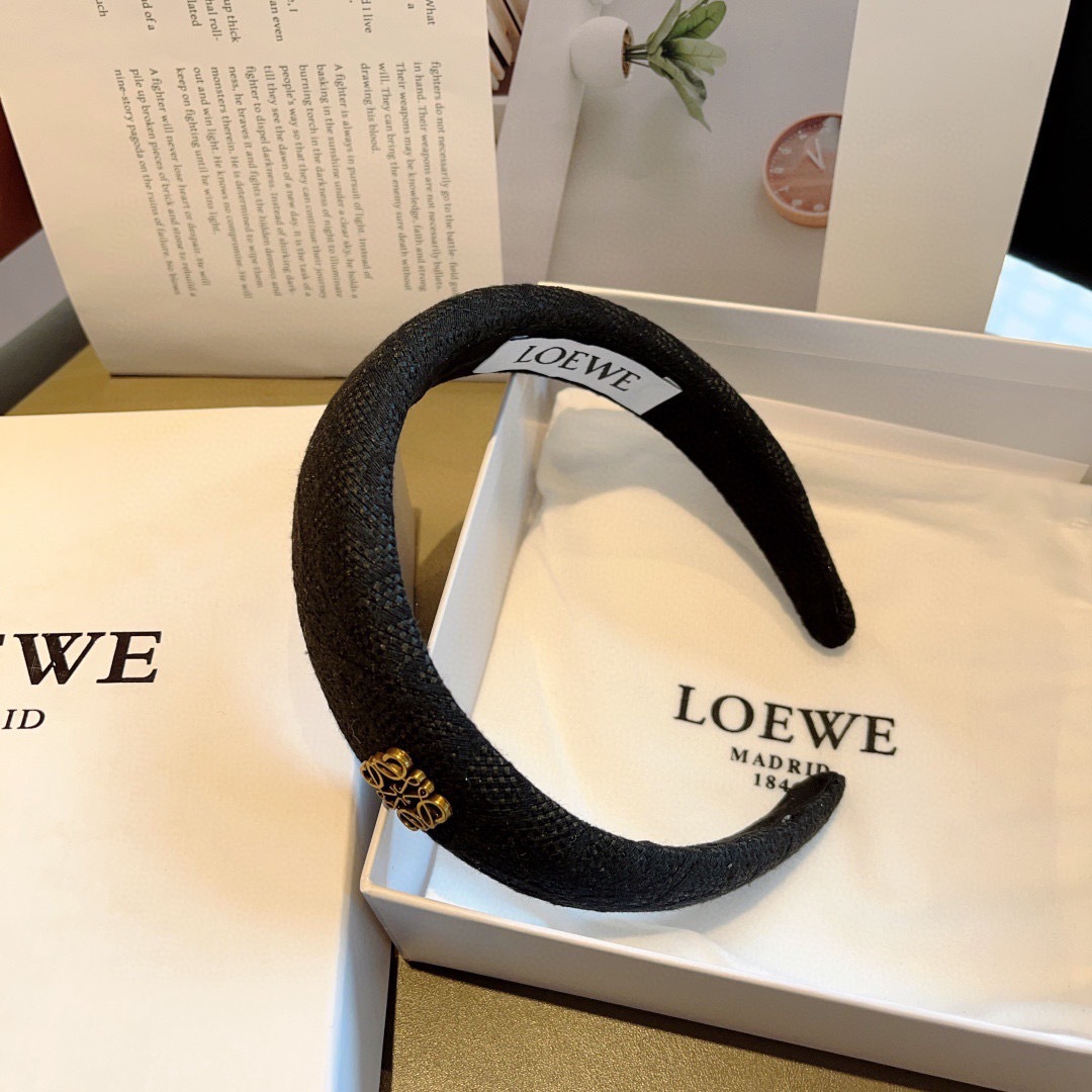 配包装
LOEWE（罗意威）火爆新款海绵发箍💕特供面料头箍、尖端网红最新款来袭 ！ 让你的魅力绽放 清新