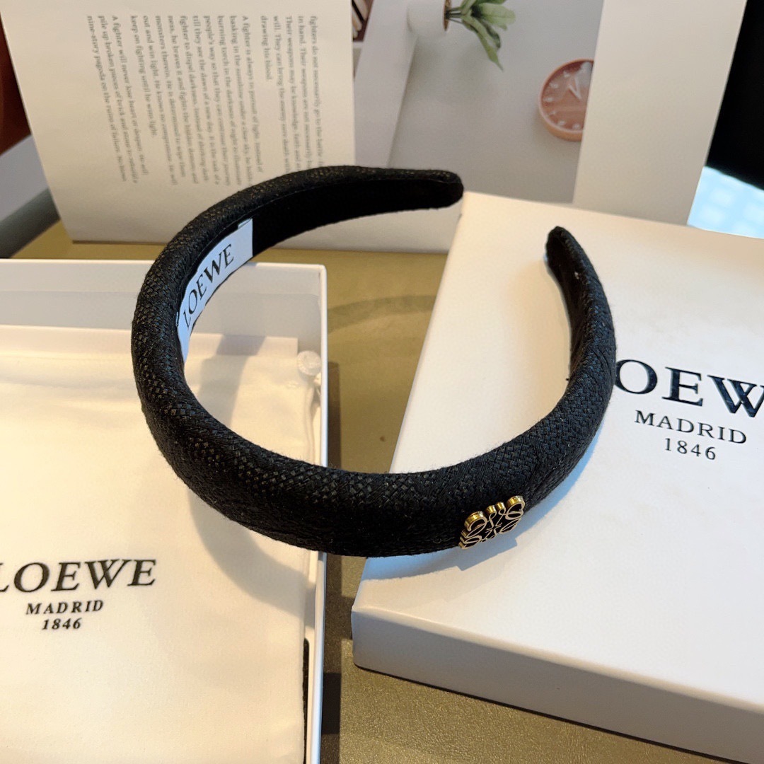 配包装
LOEWE（罗意威）火爆新款海绵发箍💕特供面料头箍、尖端网红最新款来袭 ！ 让你的魅力绽放 清新